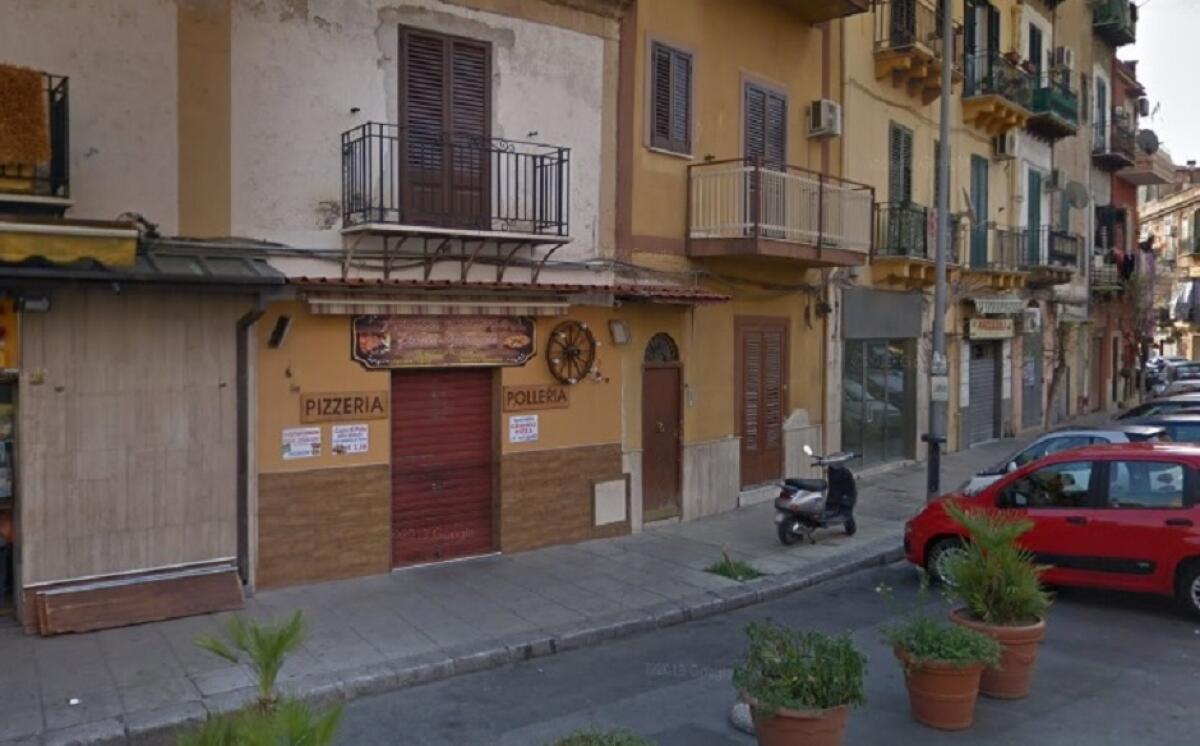PALERMO: MUORE FOLGORATO MENTRE FA LE PULIZIE IN UNA POLLERIA,  ARRESTATO IL TITOLARE - 