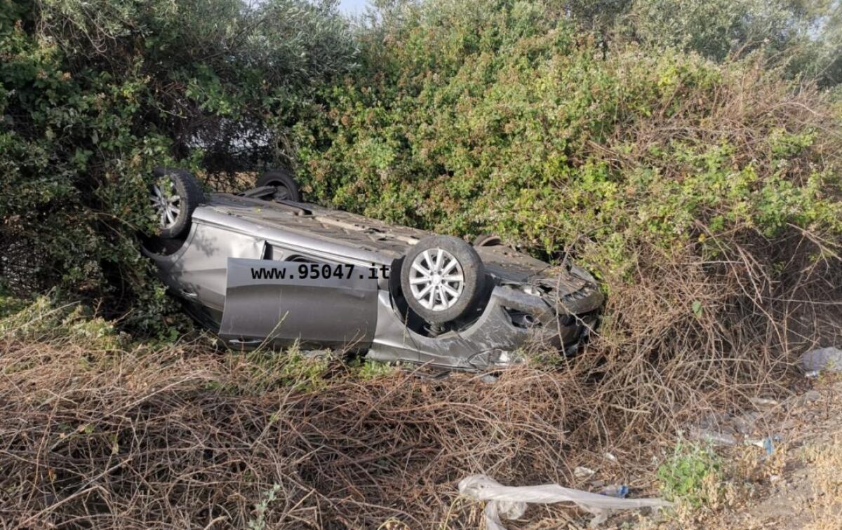 BELPASSO: AUTO SI RIBALTA NEI PRESSI DELLA STAZIONE MOTTA - 
