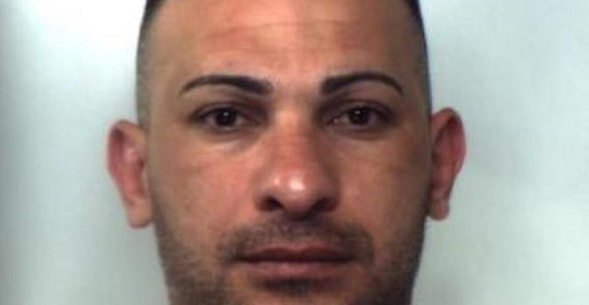 PASSEGGIAVA PER ACI CASTELLO CON ALTRE PERSONE NONOSTANTE L’OBBLIGO DI SOGGIORNO: ARRESTATO - 