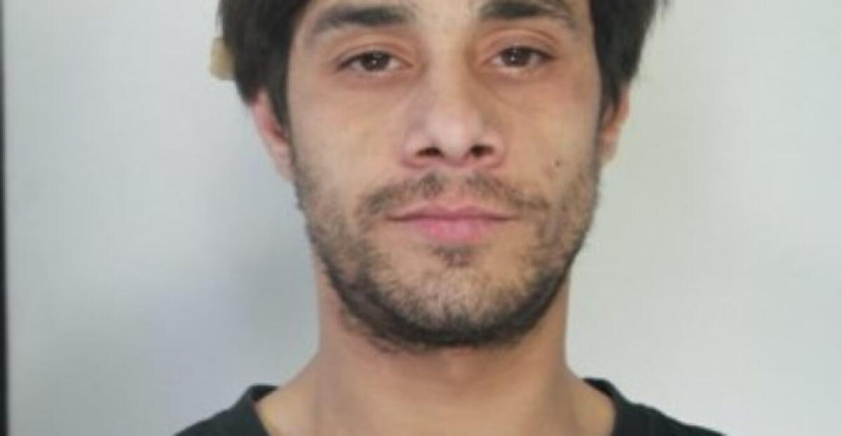 CATANIA, STRAPPA LA BORSA A UNA RAGAZZA TRASCINANDOLA PER TERRA: ARRESTATO - 