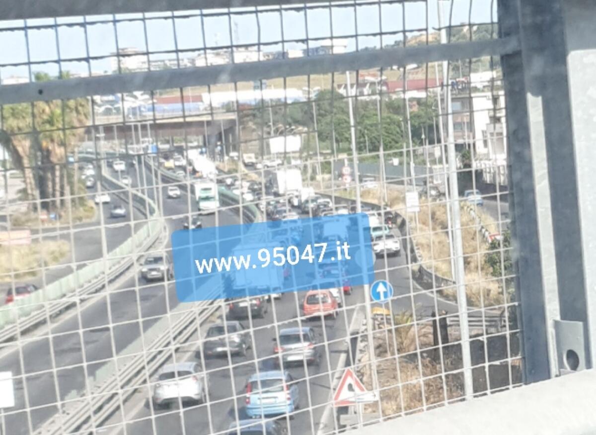 MISTERBIANCO: CAMION IN AVARIA: TRAFFICO TEMPORANEAMENTE BLOCCATO SULLA SUPERSTRADA - 