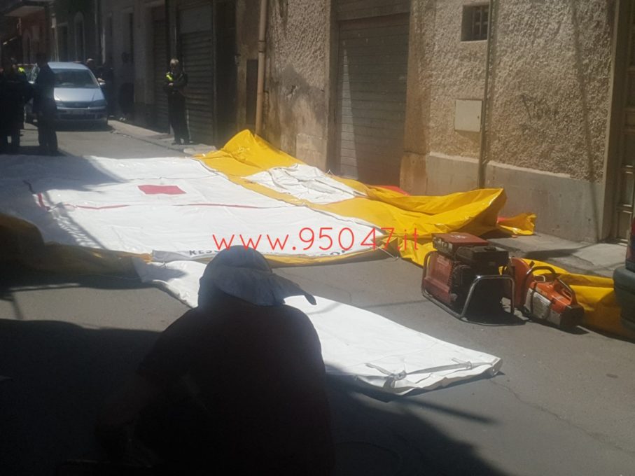 PATERNÒ: SALVATO L'UOMO CHE TENTAVA DI BUTTARSI DAL BALCONE