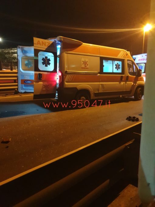 AUTO CONTROMANO SULLA SS121, FRONTALE CON ALTRA AUTO 4 FERITI