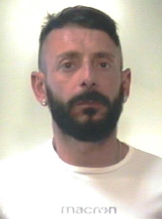 GRAVINA DI CATANIA.  “ZERO” E “INDIC” FIUTANO LA DROGA IN CAMERA DA LETTO: UN ARRESTO