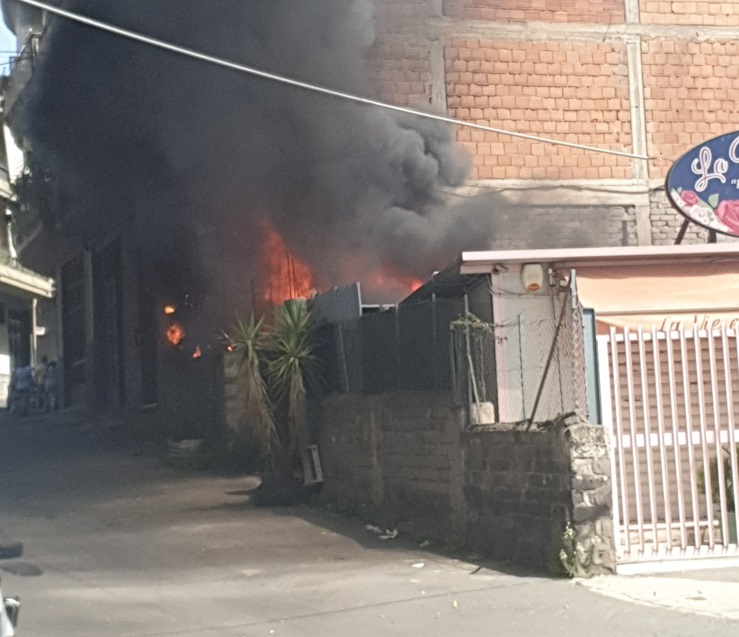 PATERNÒ: INCENDIO IN UN DEPOSITO VIA BALATELLE - AGGIORNAMENTO