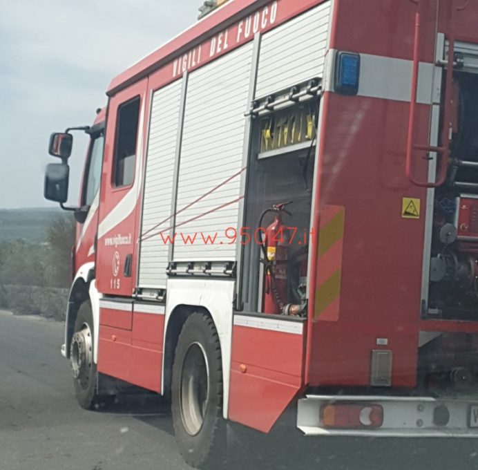 GIORNATA INTENSA PER I VIGILI DEL FUOCO, CONTINUANO GLI INCENDI