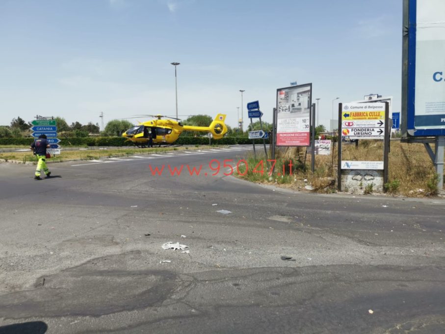 BELPASSO: INCENDIO IN UNA VILLETTA, UN FERITO - ELISOCCORSO SUL POSTO