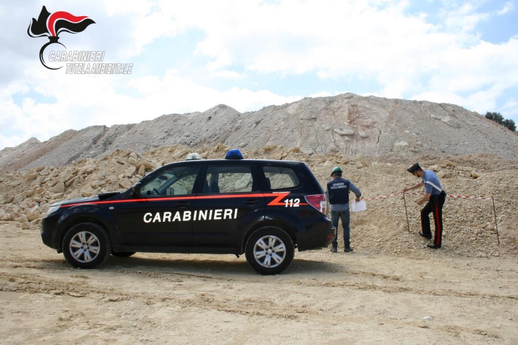 I CARABINIERI DEL N.O.E. DI CATANIA SEQUESTRANO MAXI DISCARICA ABUSIVA IN AREA SOTTOPOSTA A VINCOLO PAESAGGISTICO. 2 PERSONE DENUNCIATE
