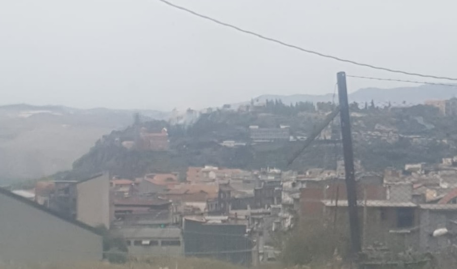 PATERNO': INCENDI STERPAGLIE, DOPPIO INTERVENTO DEI VIGILI DEL FUOCO