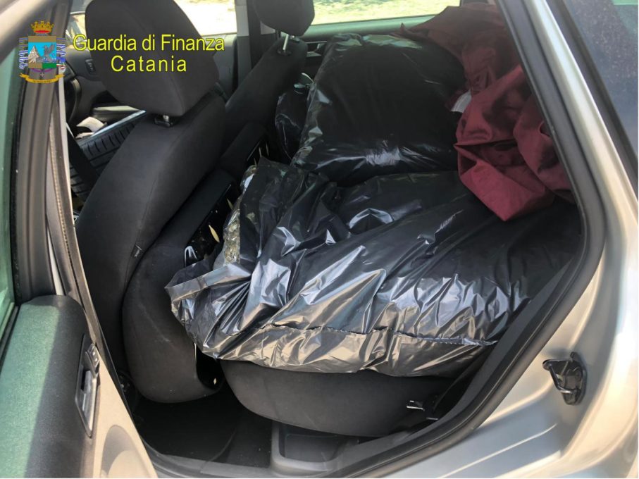 PALAGONIA: SEQUESTRATI 134 KG DI MARIJUANA, ARRESTATO UN CORRIERE