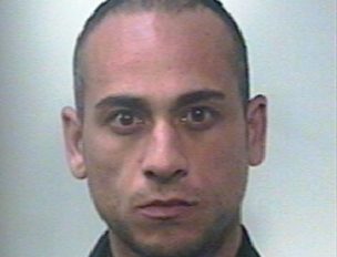 ACI SANT’ANTONIO, NASCONDEVA IN CASA 2 CHILI DI MARIJUANA: ARRESTATO