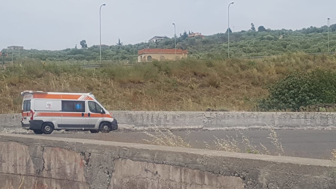 ADRANO: INVESTITA BAMBINA MENTRE ATTRAVERSAVA, TRASFERITA IN ELISOCCORSO AL CANNIZZARO