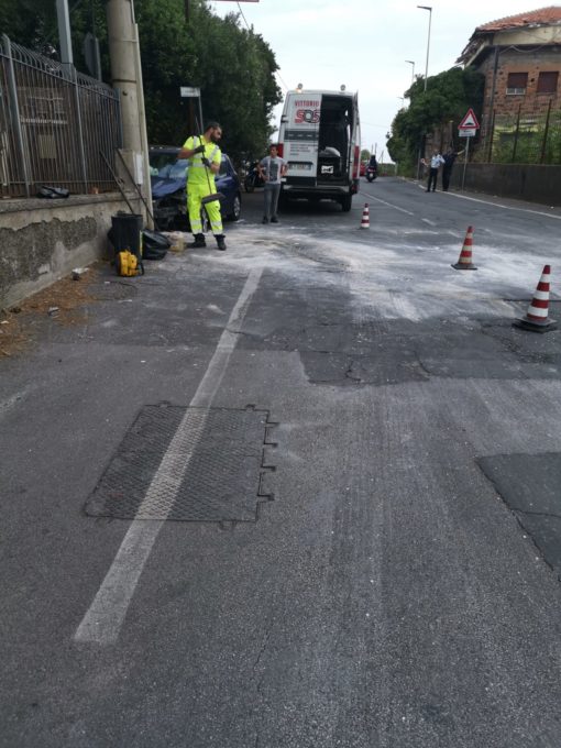 MASCALUCIA: SCONTRO TRA DUE AUTO, 2 FERITI