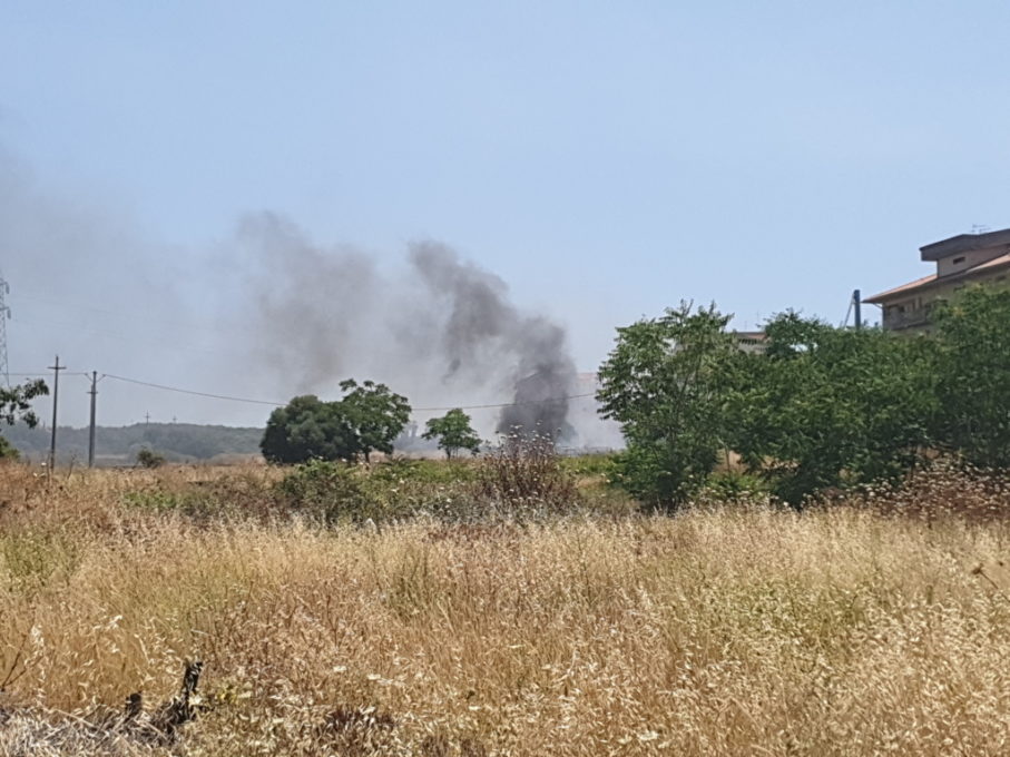 PATERNO': ENNESIMO INCENDIO DI STERPAGLIE, PAURA PER BOMBOLA DI GPL TRA LE FIAMME