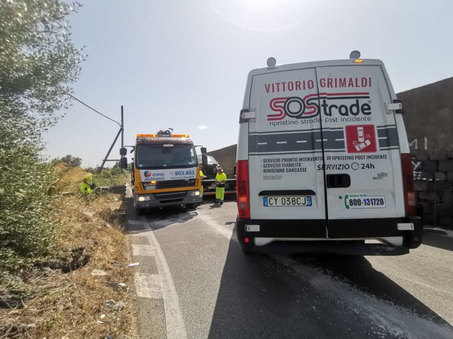 MISTERBIANCO: ESCE DI STRADA E IL GUARD RAIL SI INFILA NELL’ABITACOLO,  ELISOCCORSO SUL POSTO