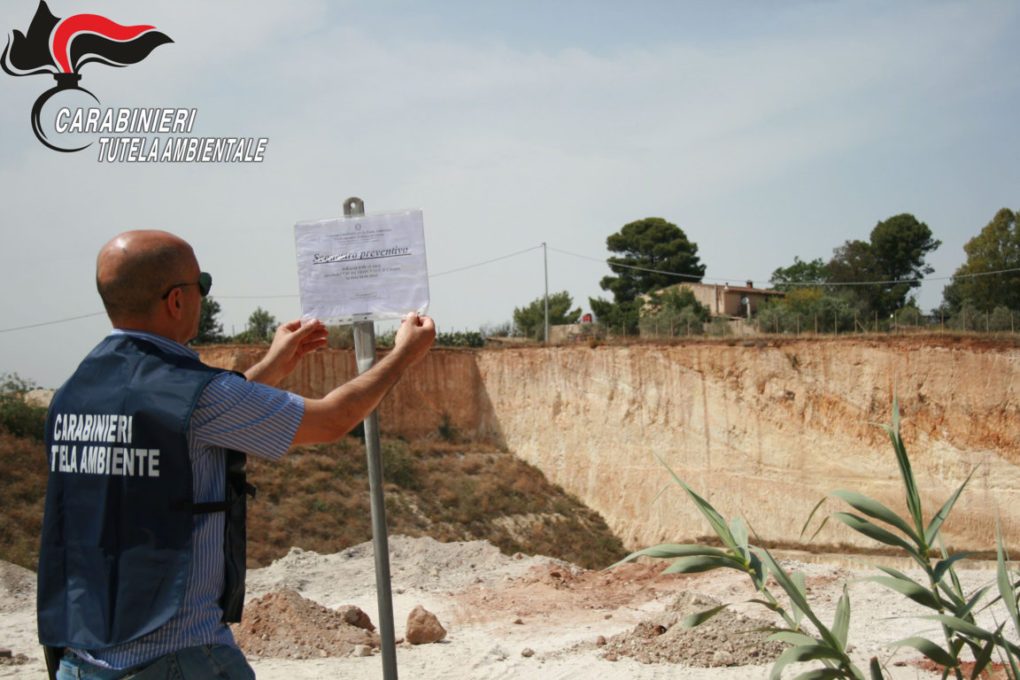 RIFIUTI TOSSICI IN CAVA, NOE LA SEQUESTRA