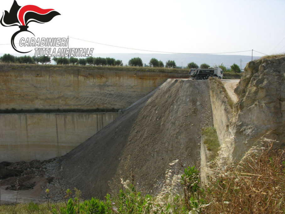 RIFIUTI TOSSICI IN CAVA, NOE LA SEQUESTRA