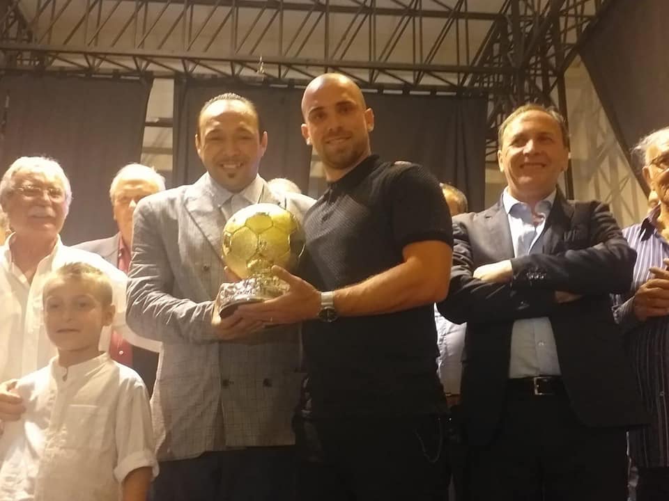 PATERNO': IL PALLONE D’ORO SICILIANO AL CENTROCAMPISTA DEL CANICATTI, BENEDETTO IRACI