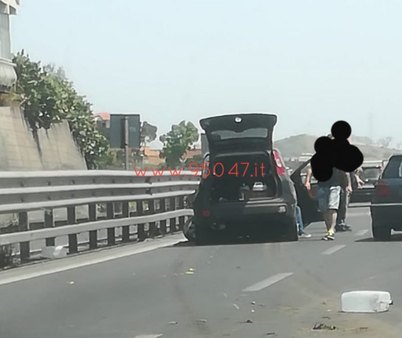 INCIDENTE AUTONOMO SULLA SS121, AUTO CONTRO GUARD RAIL