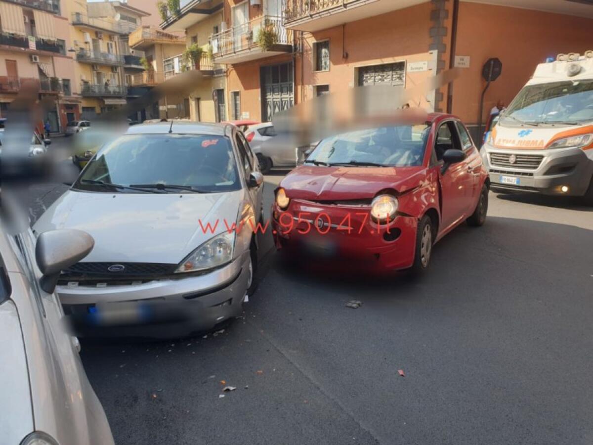 PATERNÒ: INCIDENTE IN VIA SARDEGNA, DUE FERITI - 