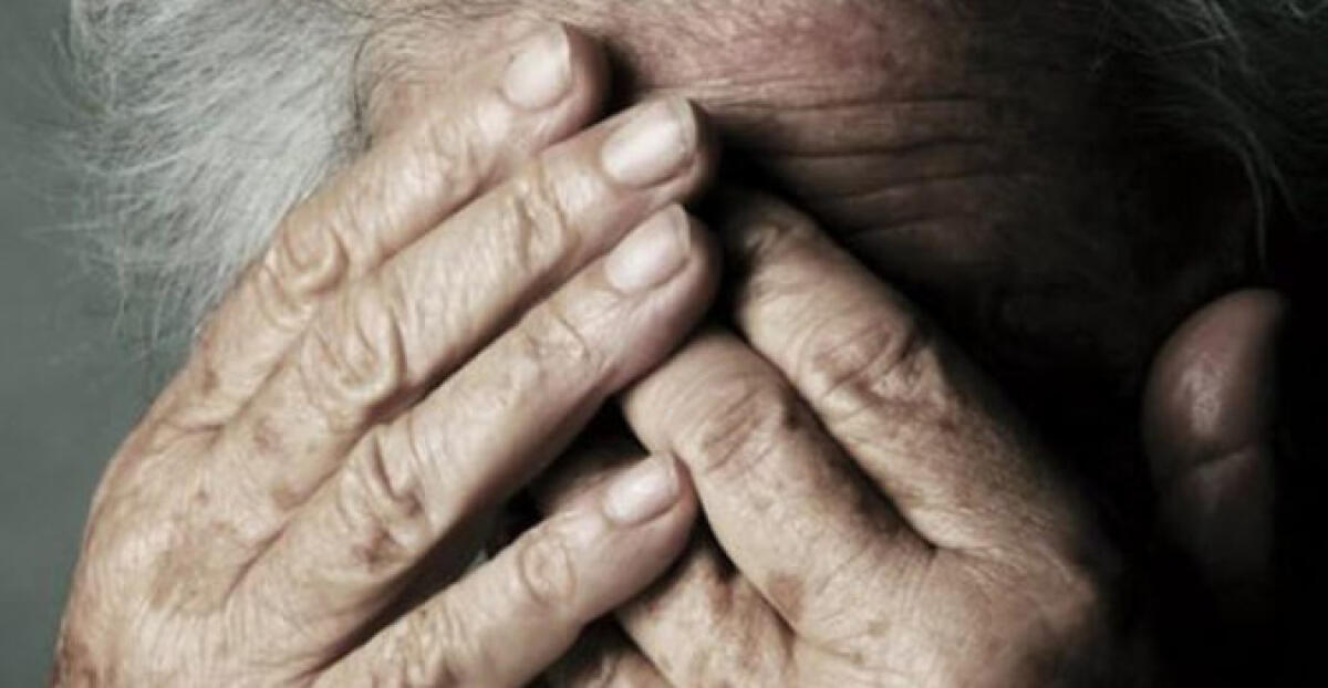 RIPOSTO, VIOLENZE E MINACCE ALLA MADRE 84ENNE PER AVERE I SOLDI PER L’ALCOOL - 