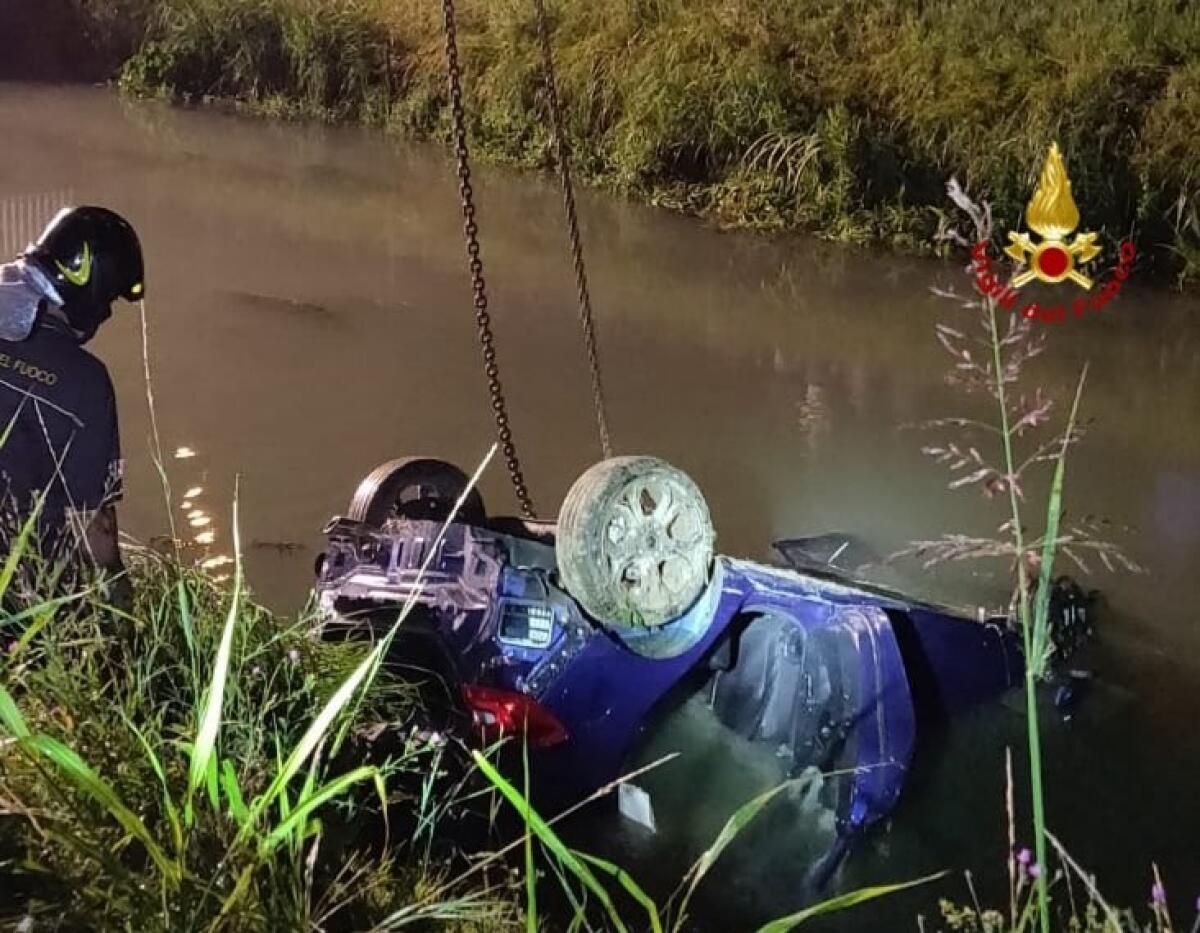 JESOLO, AUTO FINISCE IN UN CANALE: MORTI QUATTRO GIOVANI - 