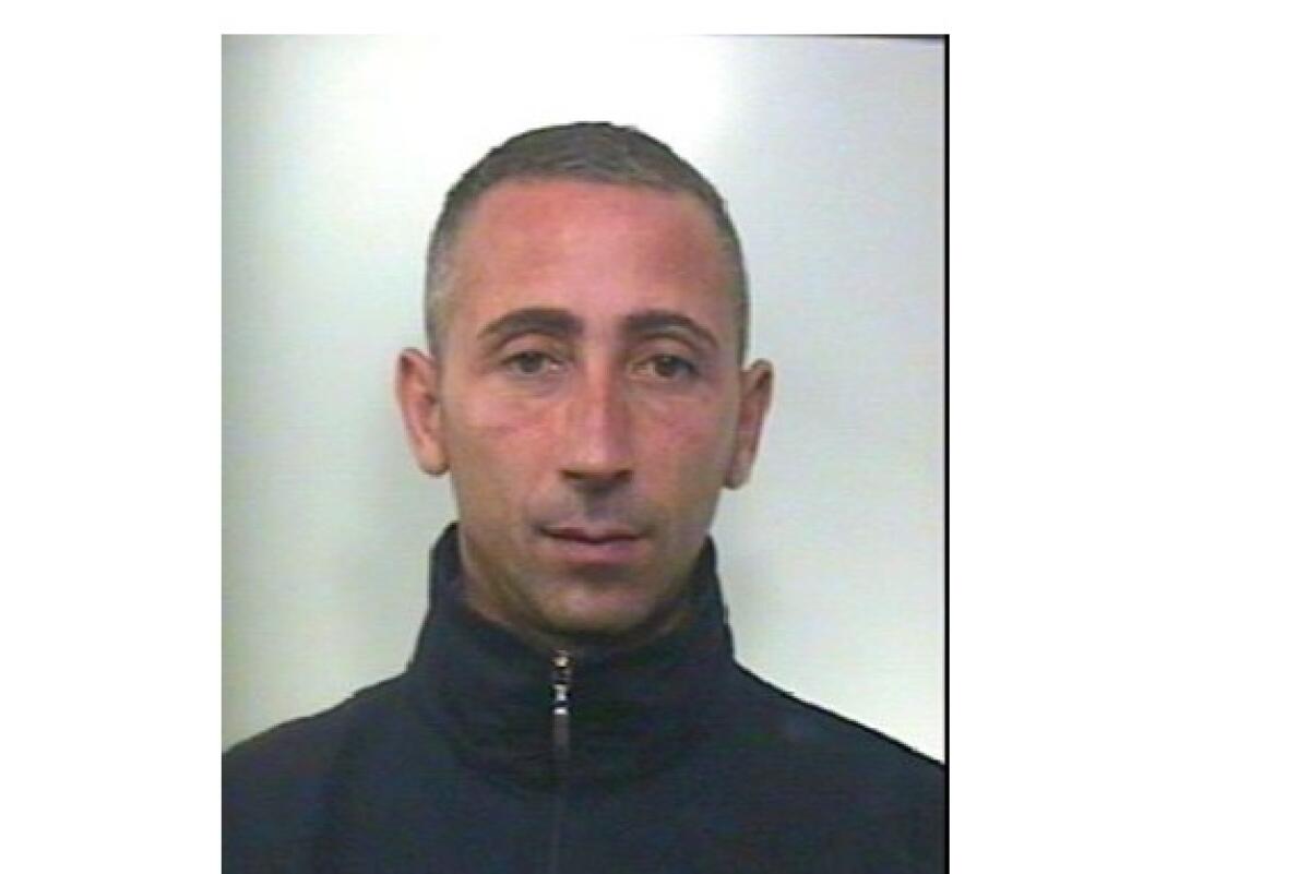 PATERNÒ: VIOLAVA RIPETUTAMENTE GLI ARRESTI DOMICILIARI. ARRESTATO. - 