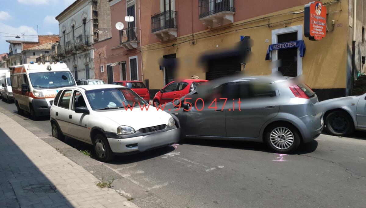 PATERNÒ: INCIDENTE IN VIA G.B.NICOLOSI, DUE FERITI - 
