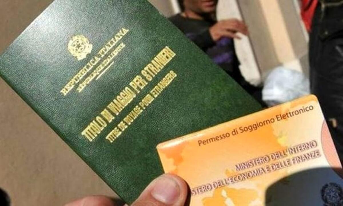 CATANIA: MIGRANTI, FALSI PERMESSI DI SOGGIORNO 10 ARRESTI, COINVOLTI 3 FUNZIONARI DEL COMUNE - 