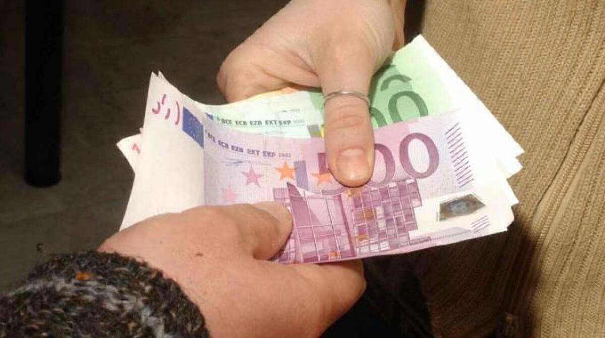 CATANIA, IMPRENDITORE PAGA PIZZO DA 7MILA EURO AL MESE: ARRESTATO 46ENNE - 