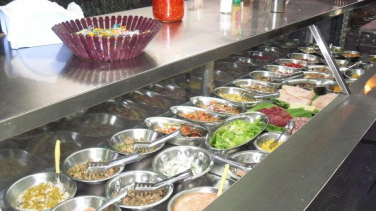 CATANIA: CAMION DEI PANINI ALLACCIATO A CABINA ENEL - 