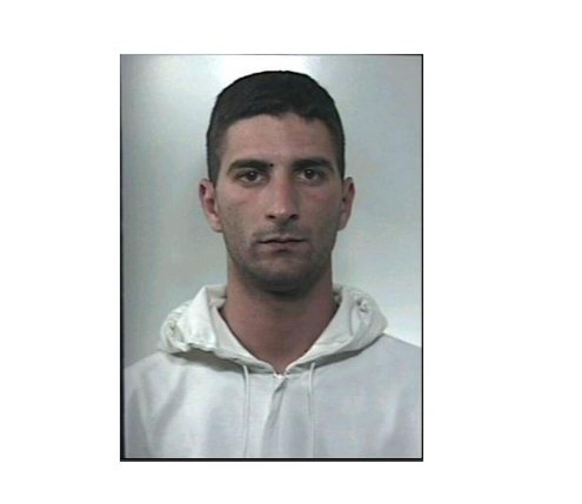 NICOLOSI: ARRESTATO SORVEGLIATO SPECIALE ARMATO E A BORDO DI UN’AUTO RUBATA. - 