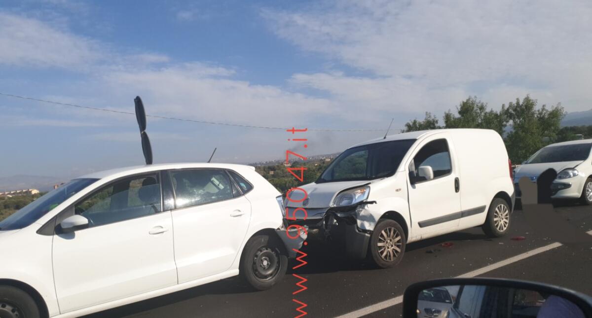 SS284: TAMPONAMENTO TRA PIÙ VEICOLI, FERITI - 