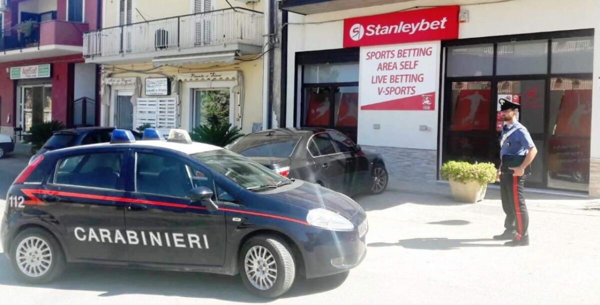 RADDUSA: SCOMMESSE ILLEGALI, DENUNCIATO IL TITOLARE DI UN INTERNET POINT - 