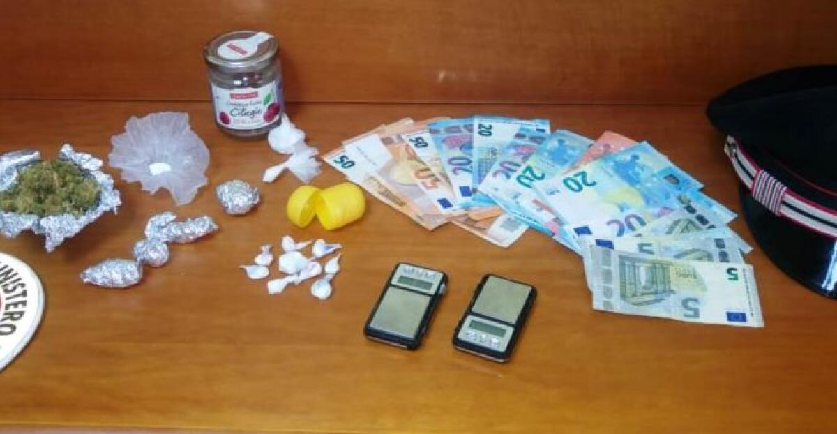 RAMACCA: DROGA E DENARO NASCOSTI NELL’AUTO E IN CASA, ARRESTATO - 