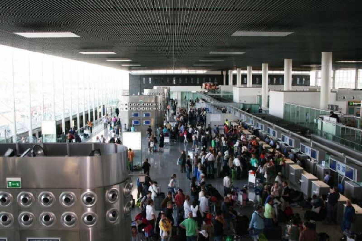 LADRO RUBA PC ALL'AEROPORTO E VOLA ALL'ESTERO: DENUNCIATO DALLA POLIZIA - 