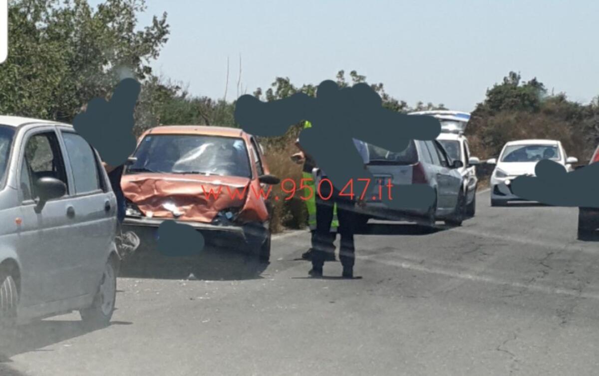 PATERNÒ: INCIDENTE IN VIA MONGIBELLO, UN FERITO - 