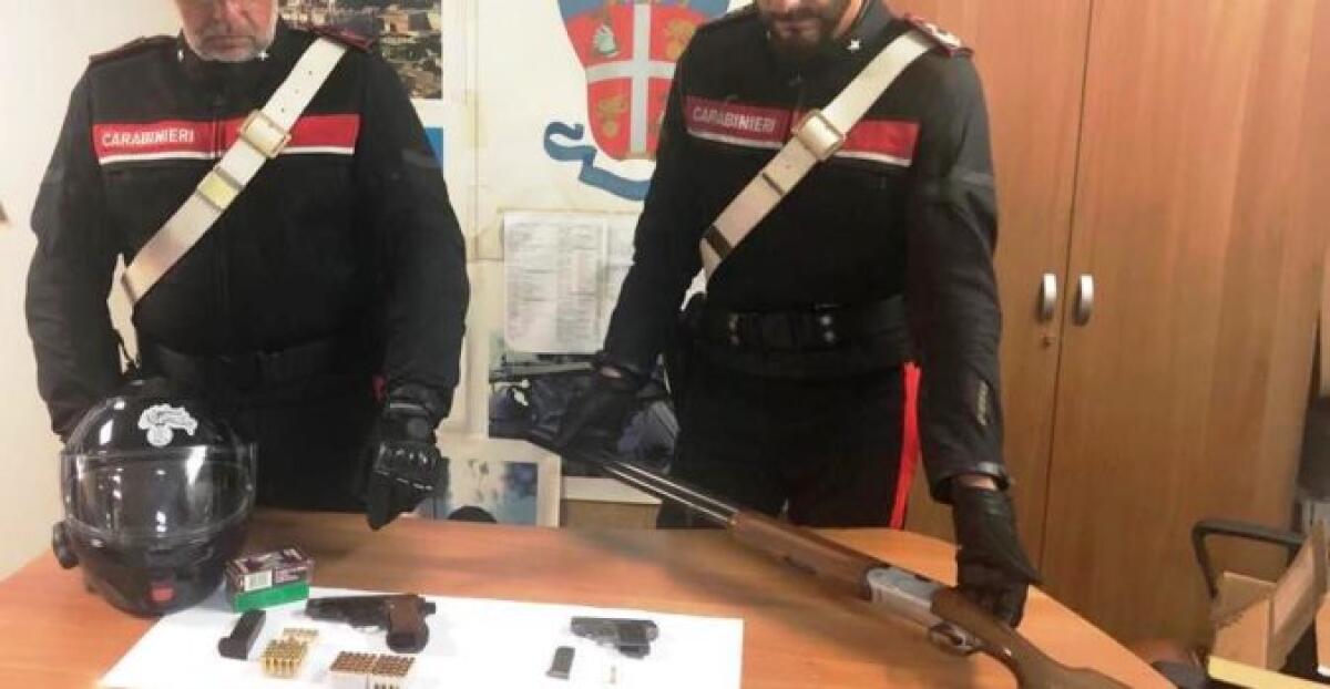CATANIA:  UNA PISTOLA CON IL COLPO IN CANNA SOTTO IL SEDILE DELL’AUTO: 31ENNE ADRANITA ARRESTATO - 