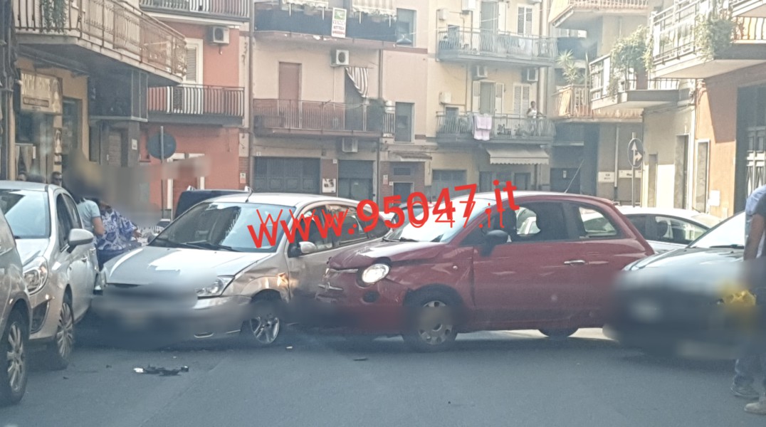 PATERNÒ: INCIDENTE IN VIA SARDEGNA, DUE FERITI