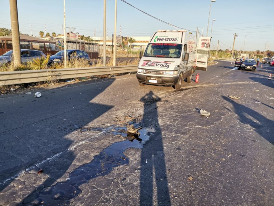 DOPPIO INCIDENTE QUESTA MATTINA SULLA SS121, LUNGHE CODE