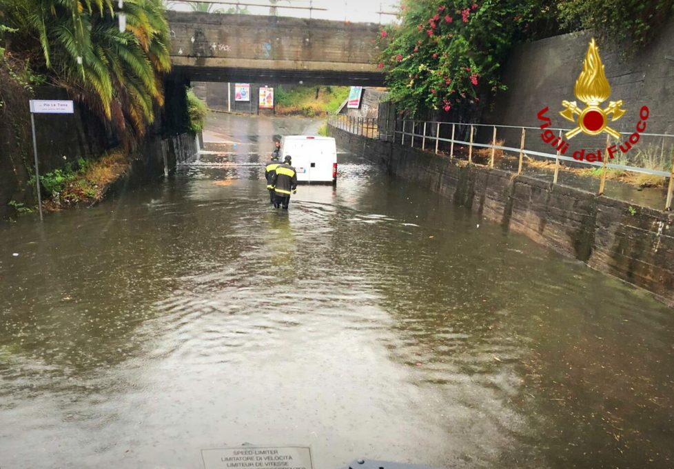 MALTEMPO: TROMBA D'ARIA NEL SIRACUSANO, ALLAGAMENTI NEL CATANESE