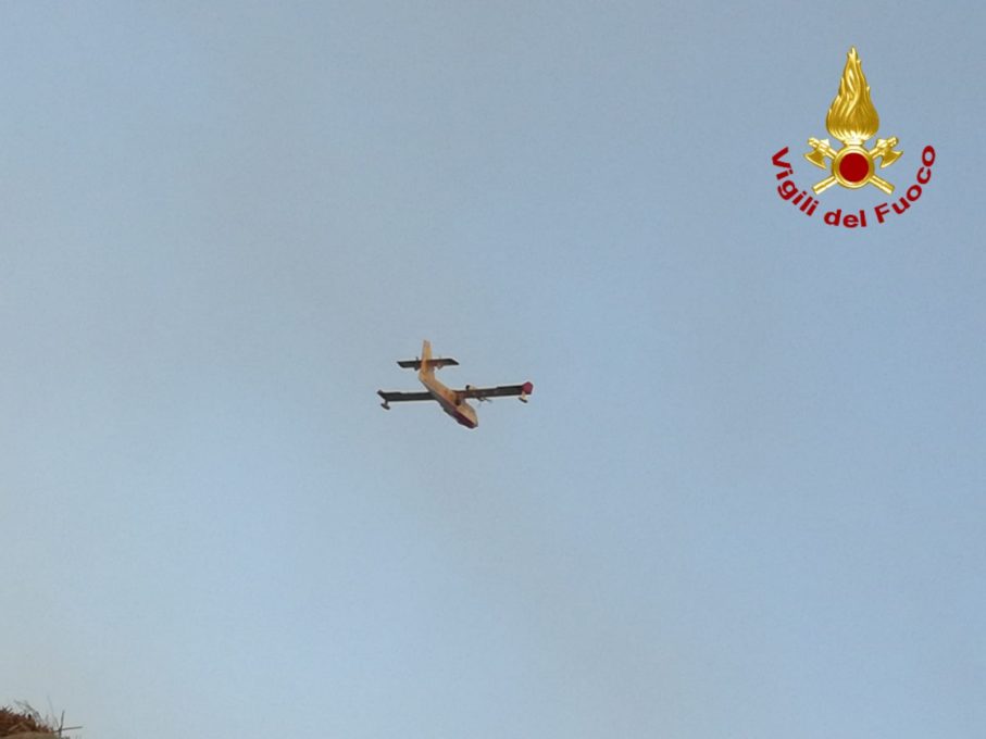 INCENDIO A SAN MICHELE DI GANZARIA: BOSCO IN FIAMME, PAURA PER UN CENTINAIO DI PERSONE PARTECIPANTI AD UN MATRIMONIO