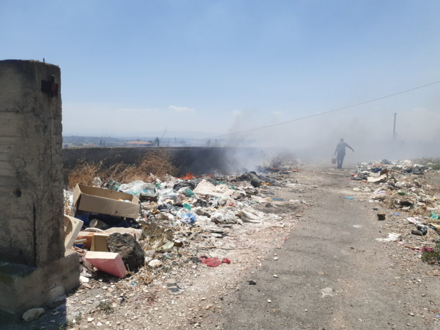 PATERNO': INCENDIO DI STERPAGLIE IN VIA GIOVANNI VERGA