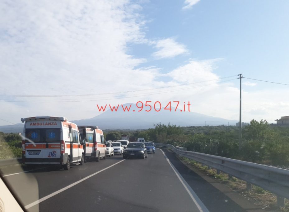 SS284: TAMPONAMENTO TRA PIÙ VEICOLI, FERITI