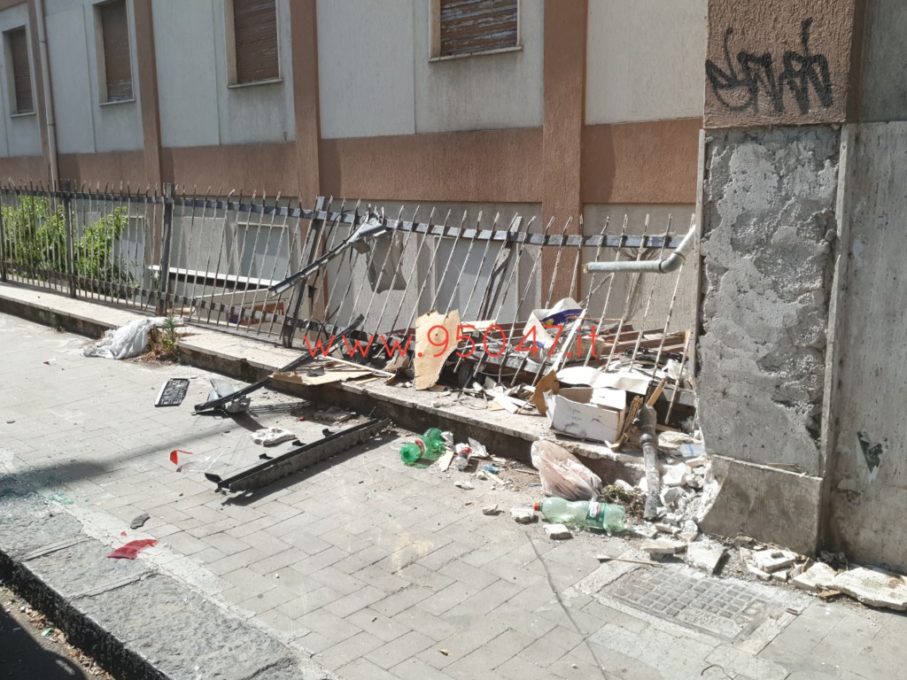 PATERNÒ: AUTO FUORI CONTROLLO, SI SCHIANTA CONTRO MURO