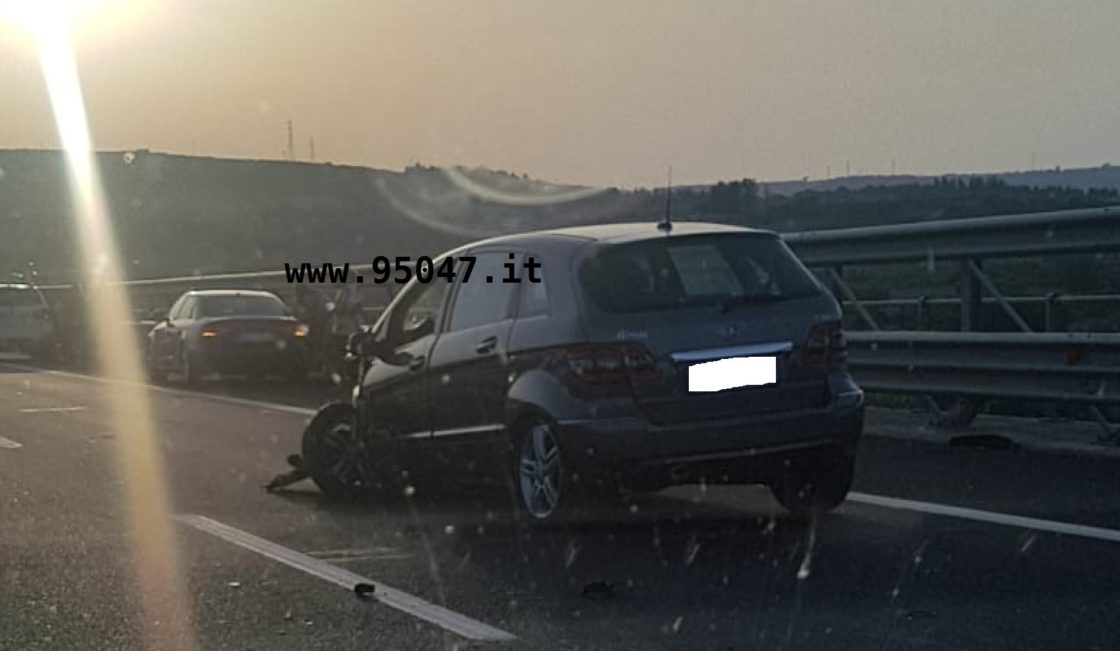 INCIDENTE SULLA CATANIA – SIRACUSA TRA DUE AUTOVETTURE, FERITI