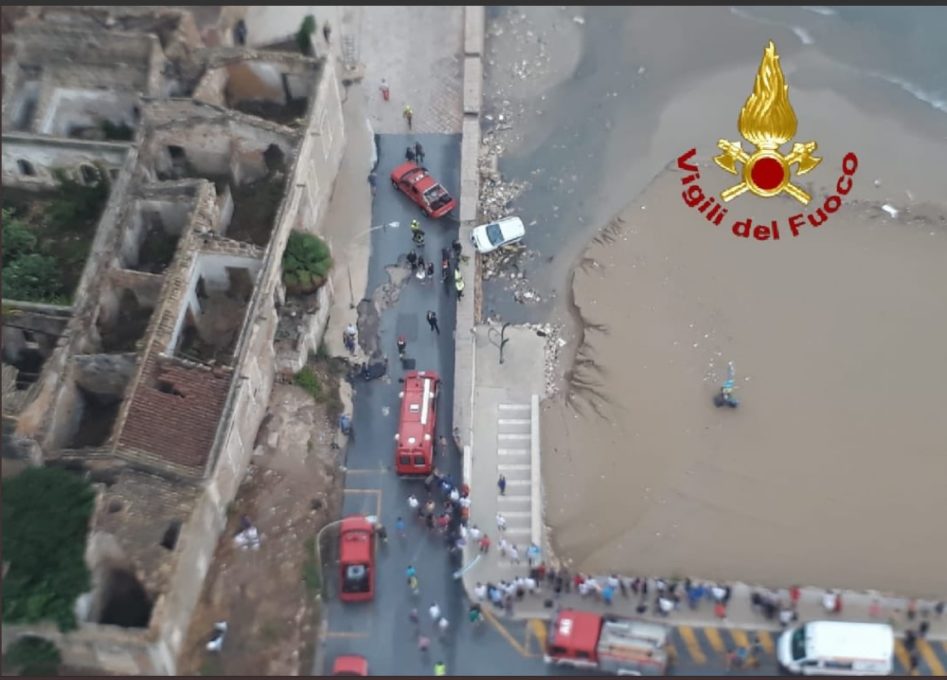 MALTEMPO: TROMBA D'ARIA NEL SIRACUSANO, ALLAGAMENTI NEL CATANESE