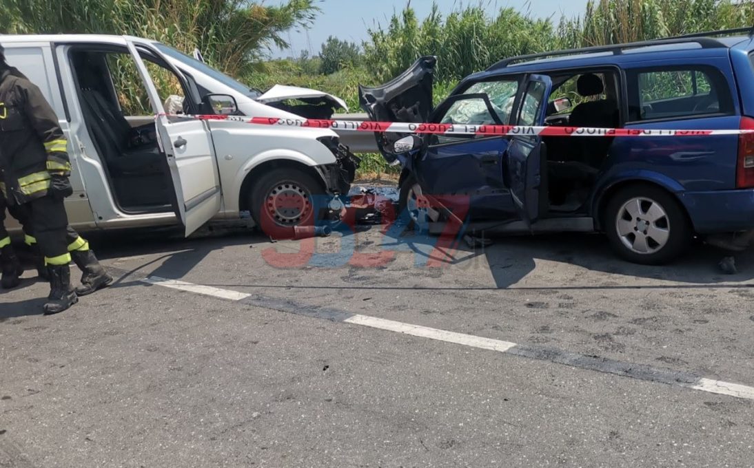 CATANIA: SCONTRO FURGONE-AUTO, ELISOCCORSO SUL POSTO