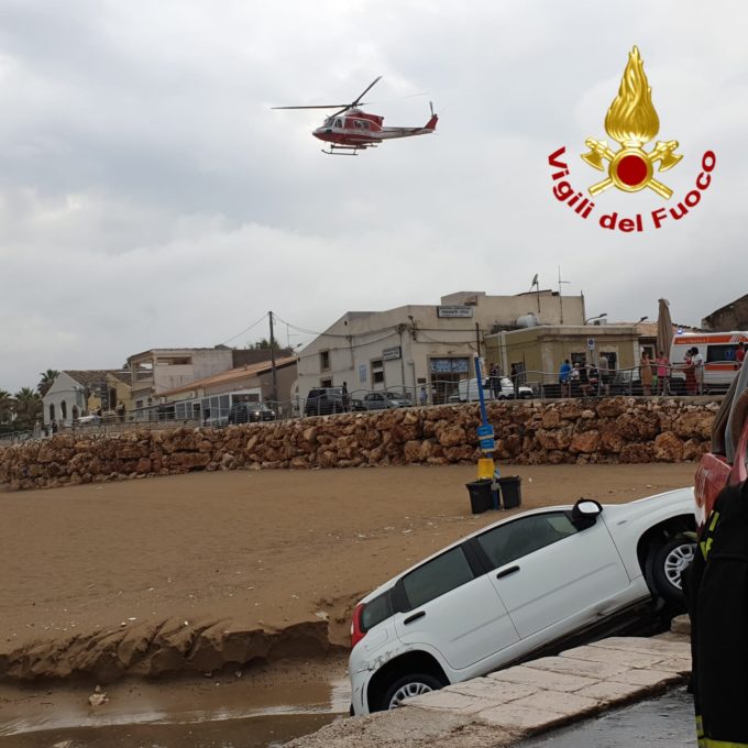 MALTEMPO: TROMBA D'ARIA NEL SIRACUSANO, ALLAGAMENTI NEL CATANESE