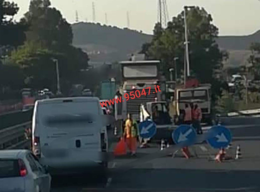 SS121, TAMPONAMENTO E CANTIERE: GIORNATA DA INCUBO, CODE E TRAFFICO IN TILT